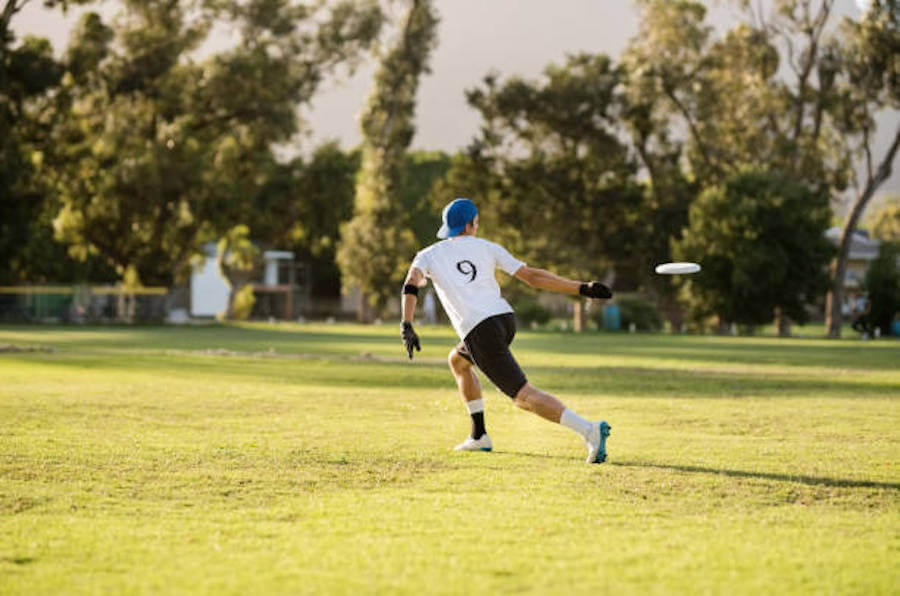 What Are the Two Types of Catches in Ultimate Frisbee
